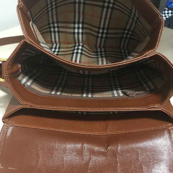 SEND me an offer
Burberrys of London 🌹Price⬇️⬇️⬇️ - Picture 8 of 13